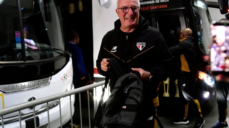 Dorival Júnior evita falar do futuro, mas deseja seguir no São Paulo em 2027