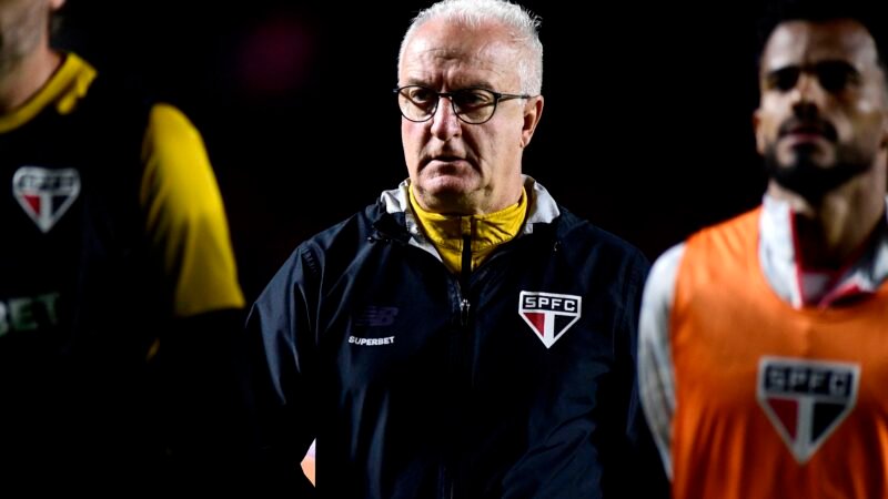 Dorival diz que momento é inexplicável e cobra união para São Paulo “voltar a ser gigante”