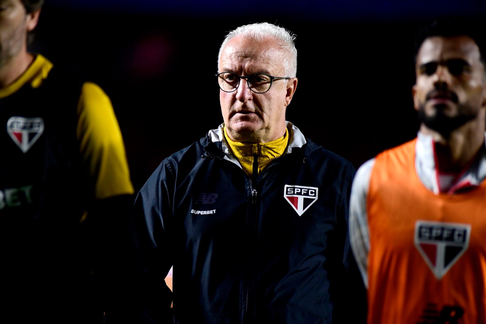 Dorival diz que momento é inexplicável e cobra união para São Paulo “voltar a ser gigante”