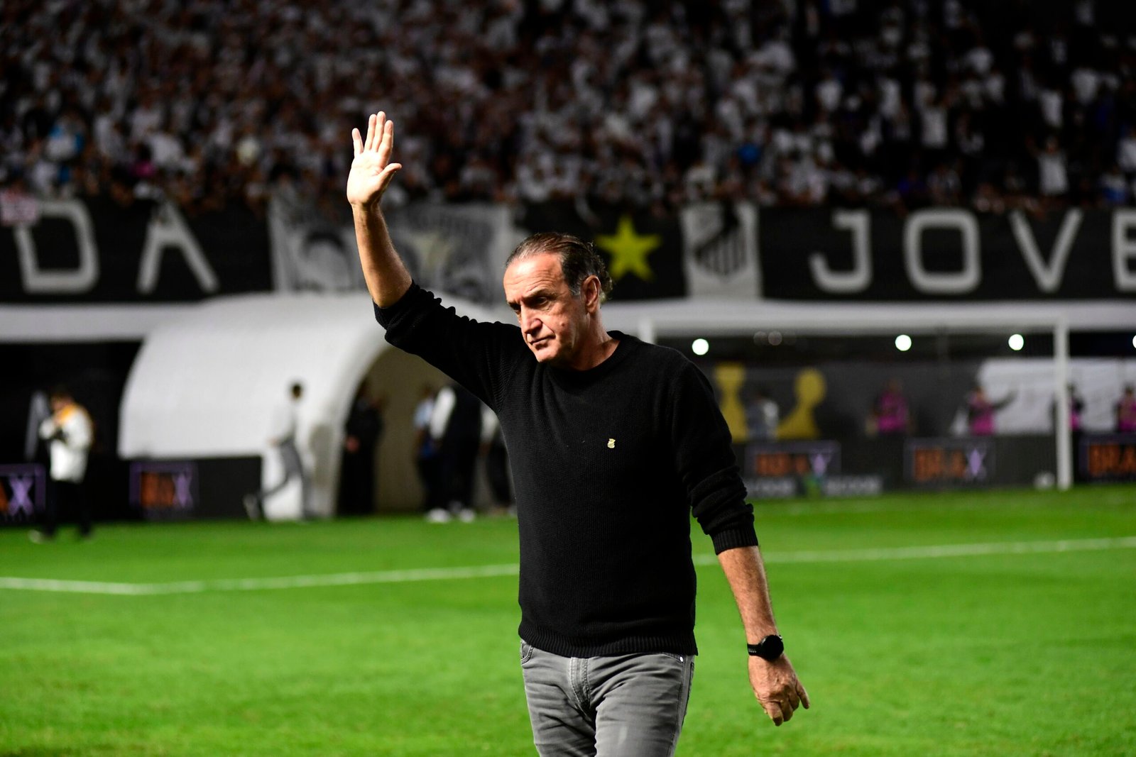 Cuca valoriza empate do Santos no clássico e minimiza discussão com Gabigol: “Coisas do jogo”