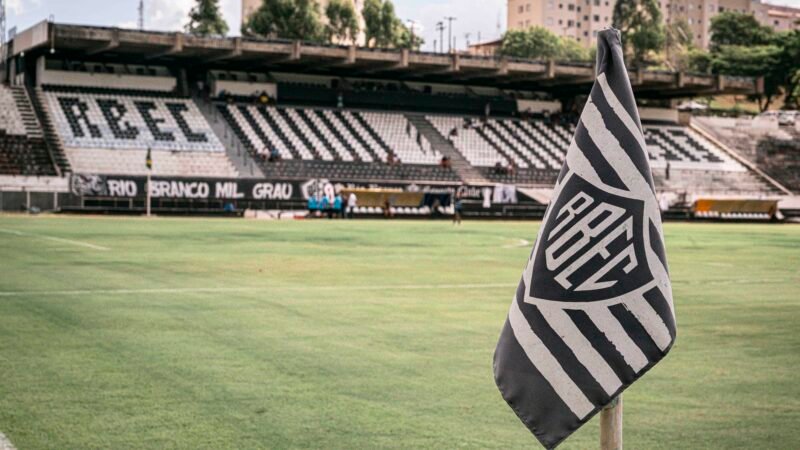 Tradicionais clubes do interior de São Paulo negociam fusão; São Caetano pode se beneficiar