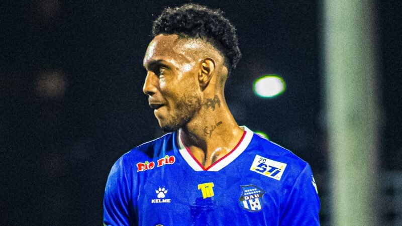 Porto Vitória acerta contratação do atacante panamenho Alessandro Canales