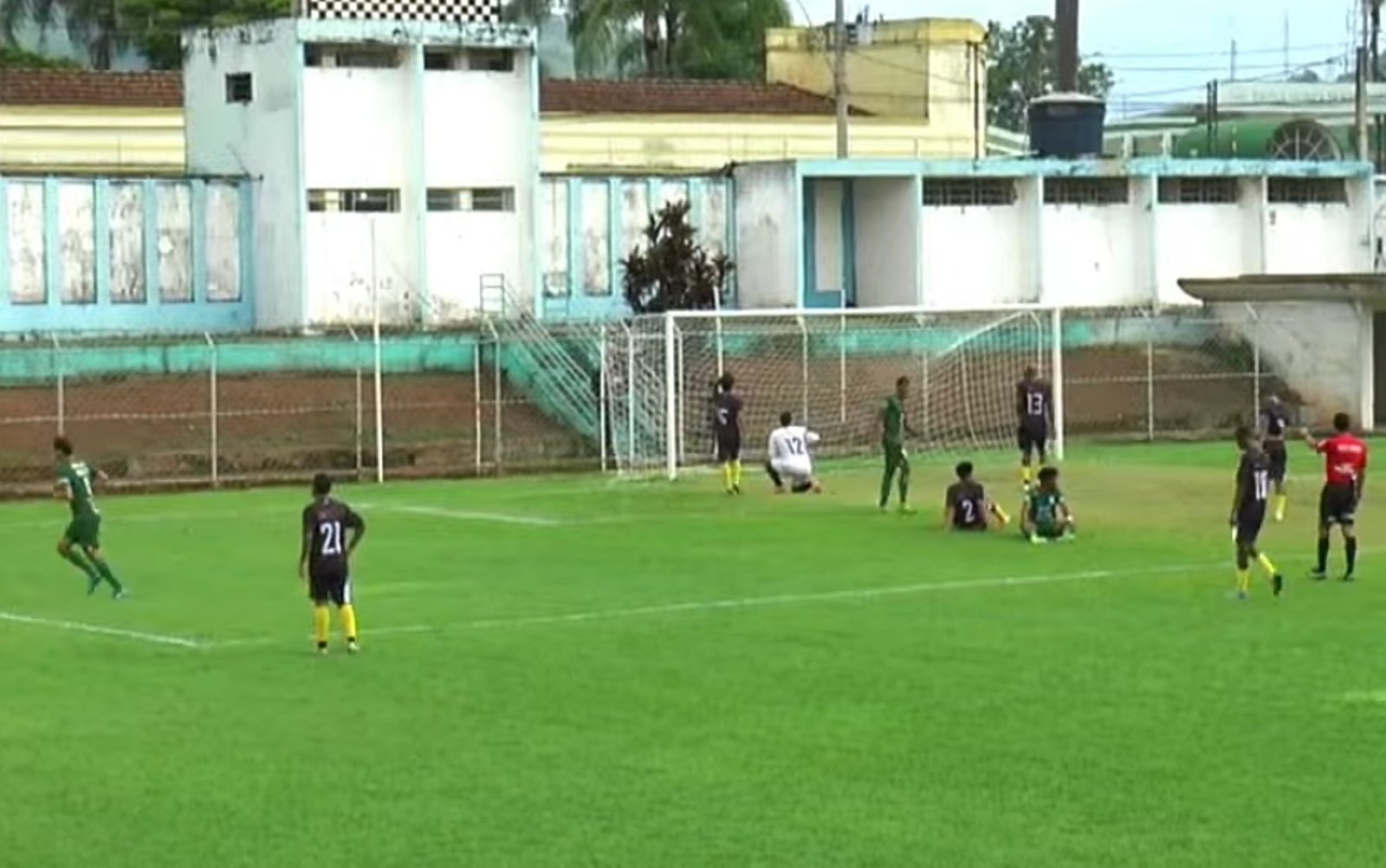 Time mineiro tem dois expulsos, é goleado por 23 a 1 e fecha campanha sem vitória em campeonato estadual