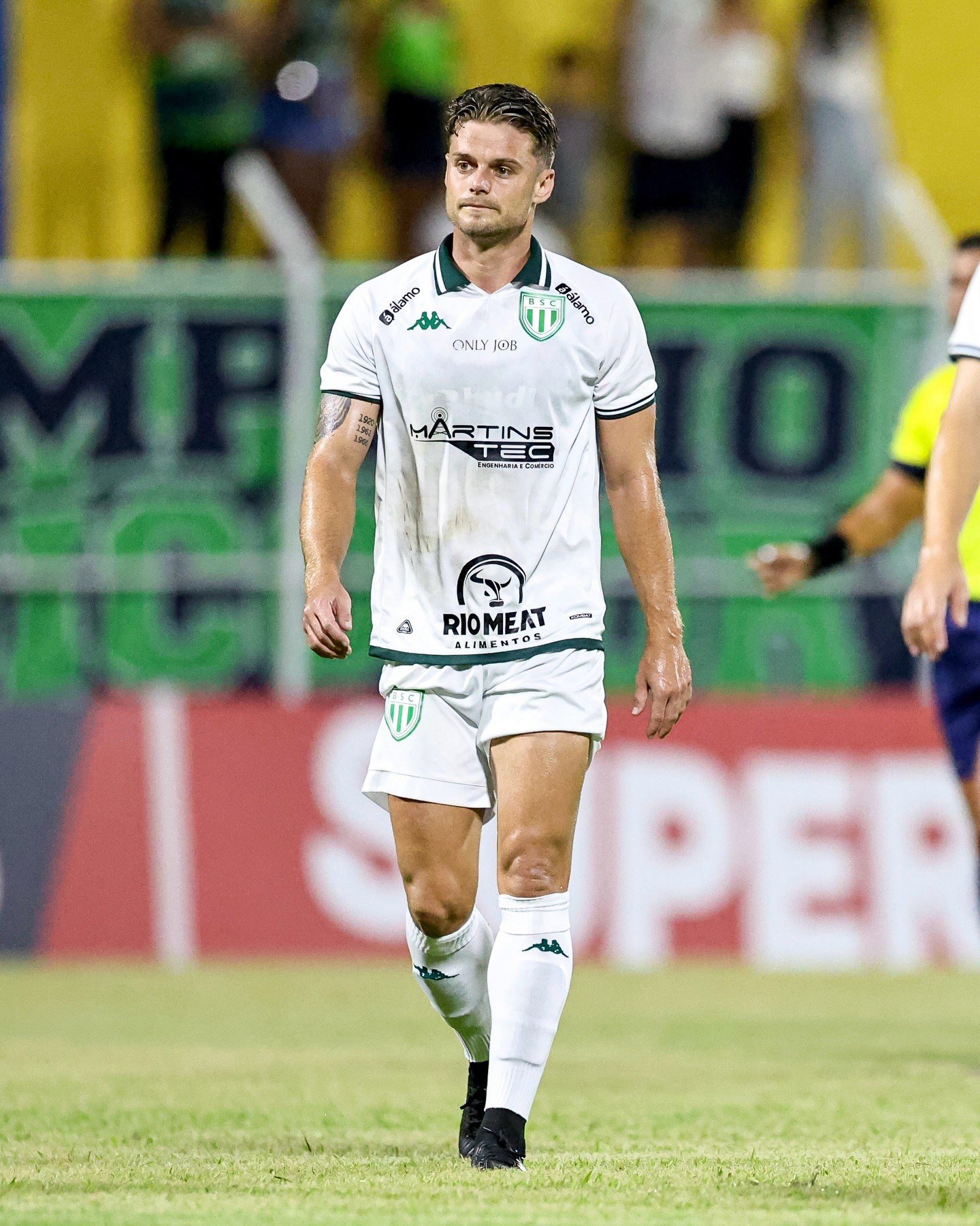Confiança anuncia contratação do volante Kadu Santos para 2027