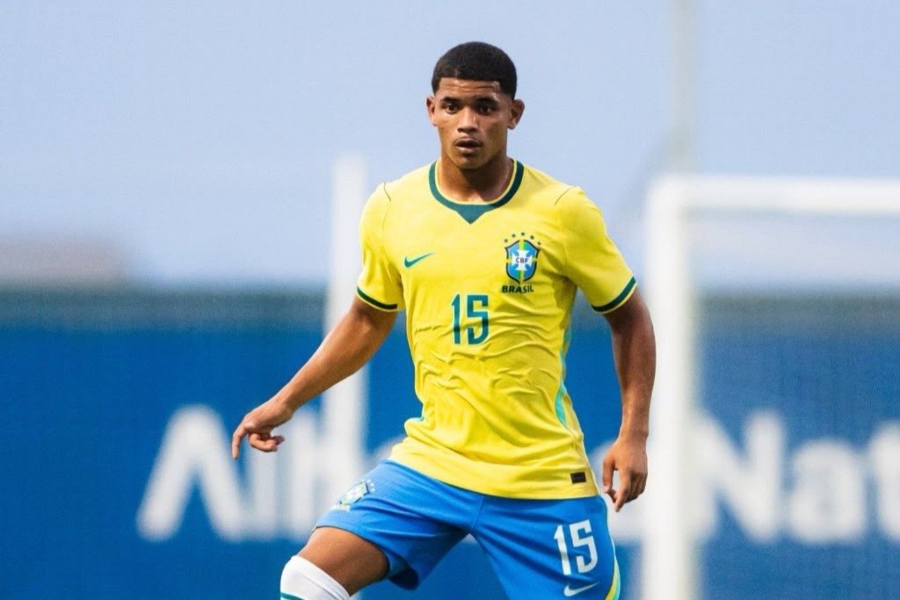 Huguinho, do Botafogo, é capitão e participa de gol em vitória da Seleção sub-20; veja lance