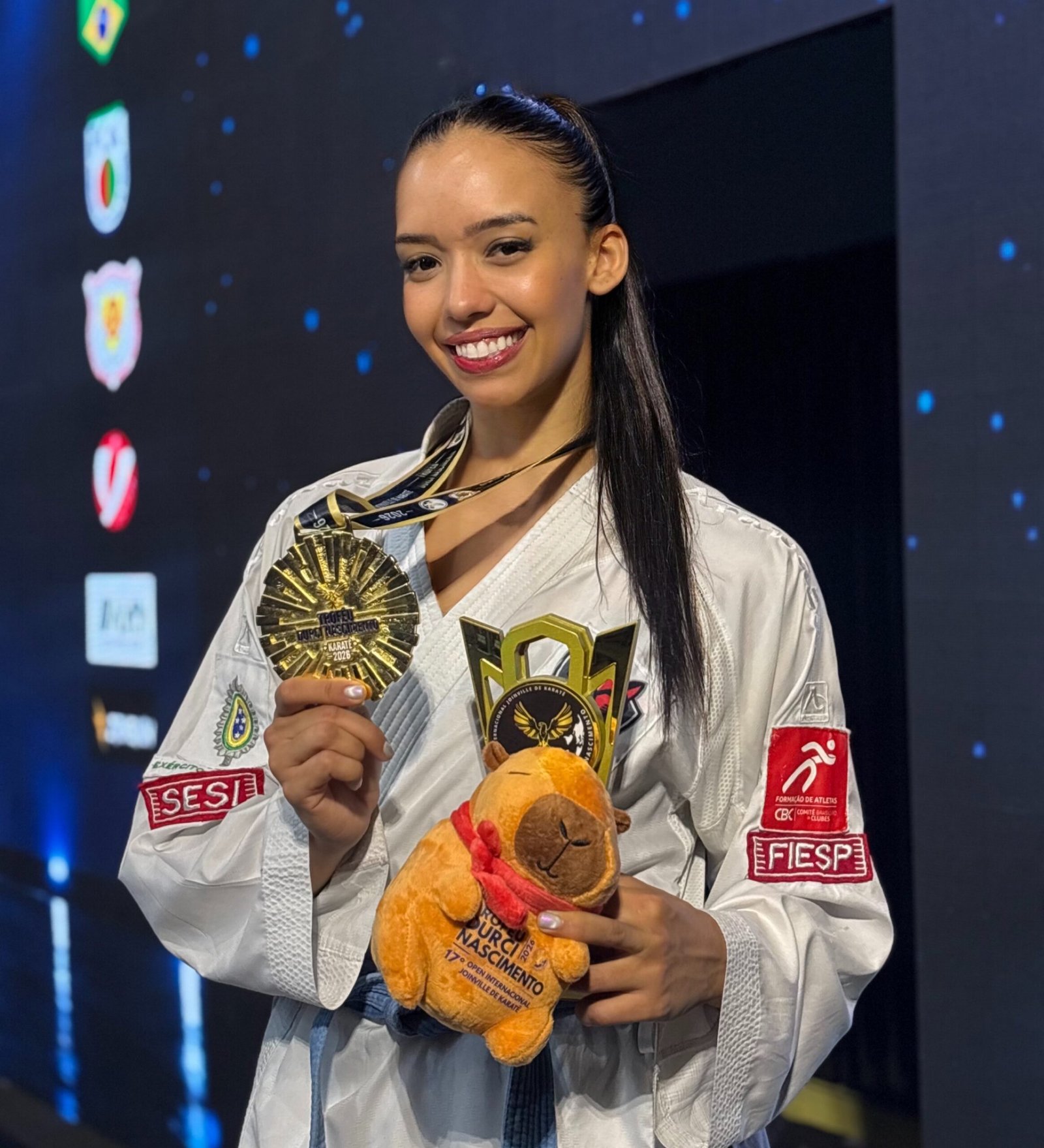 Brenda Padilha conquista dois ouros em Santa Catarina e mantém liderança do ranking nacional