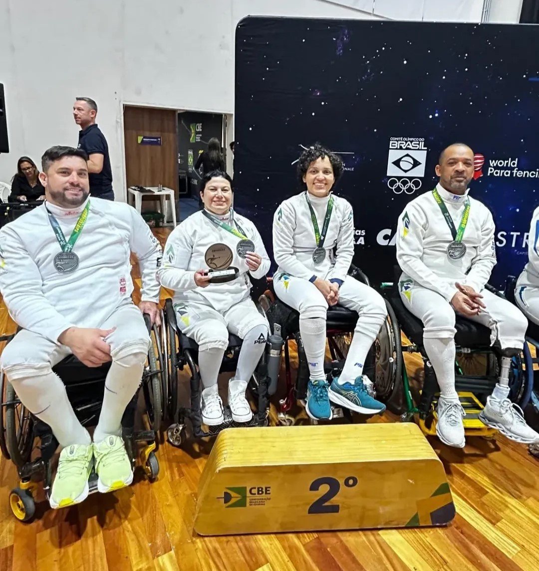 Rayssa Veras fatura medalha de prata nas equipes mistas no Regional das Américas de Paraesgrima