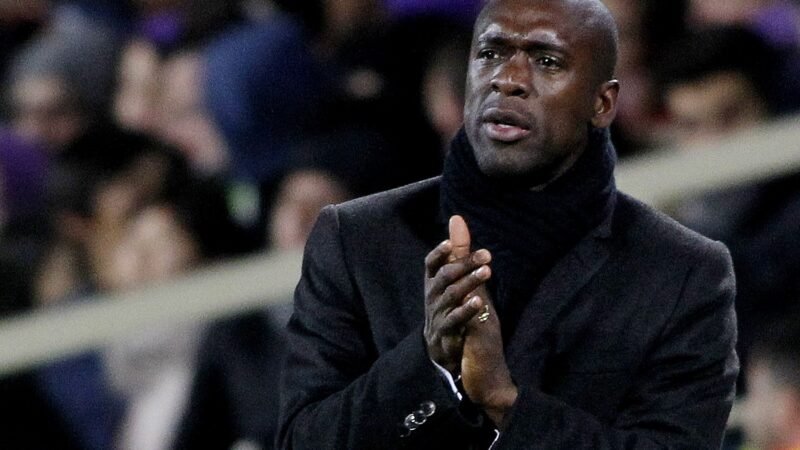 Contrato de Seedorf com o Corinthians prevê rescisão em caso de rebaixamento à Série B
