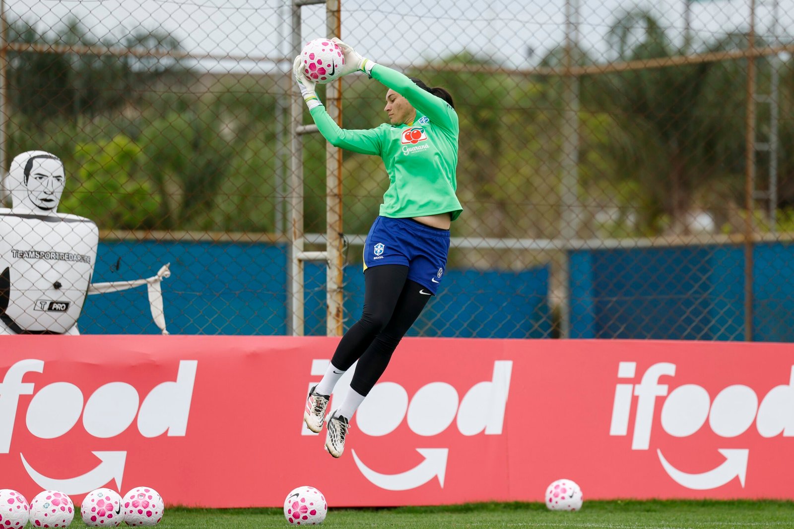 Lorena levou susto com indicação à Bola de Ouro e diz: “Ser campeã vai passar pelas nossas mãos”
