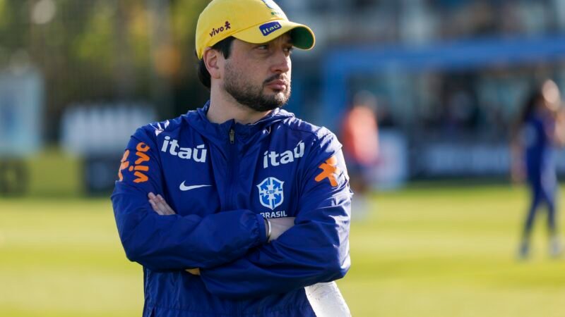 Arthur Elias prepara mudanças e quer seleção brasileira mais dominante contra a Argentina