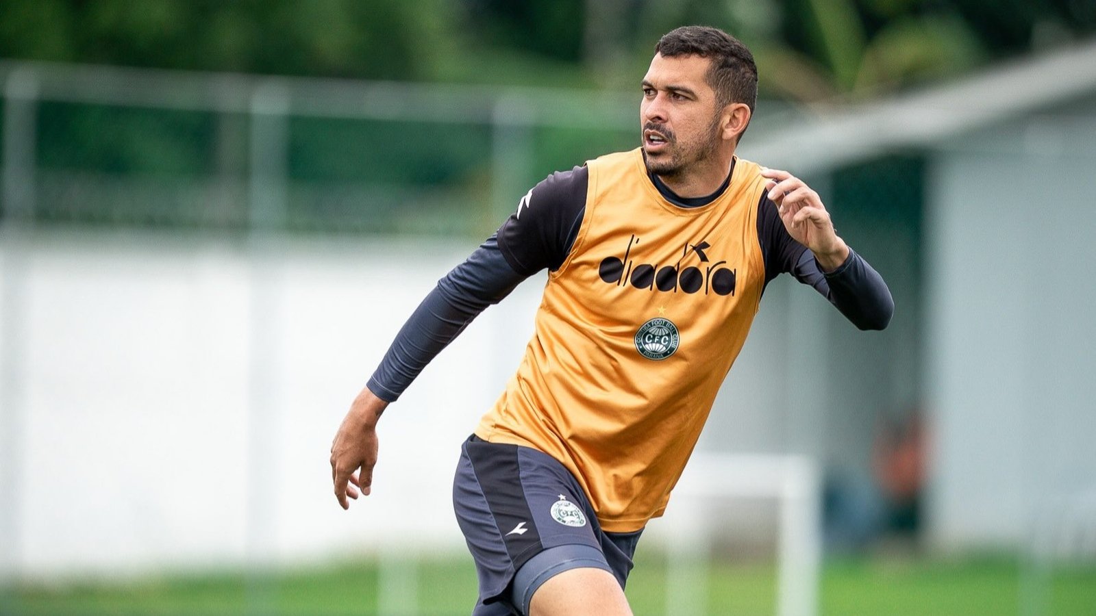 Escalação do Coritiba: volta de Bruno Melo e dúvidas no time contra o Atlético-MG
