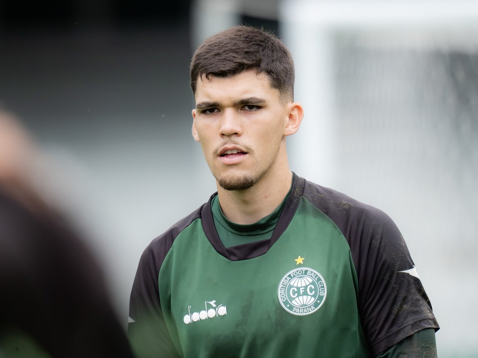 Pedro Morisco revela treinos em dobro com foco nas “oito finais” pelo Coritiba no Brasileirão