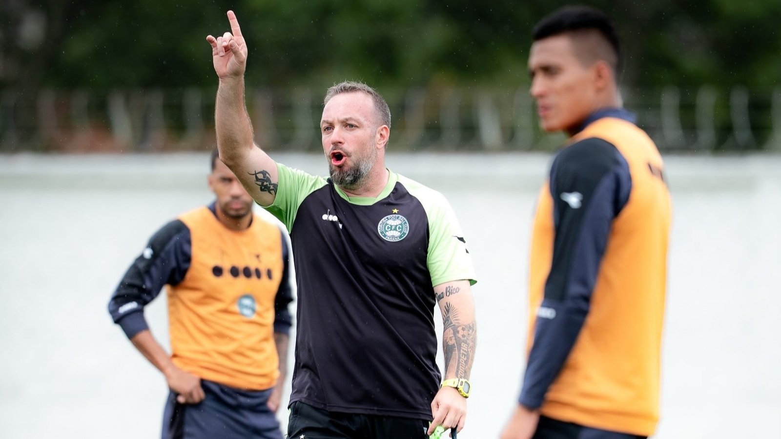 Escalação do Coritiba: interino avalia mudanças contra o Vitória