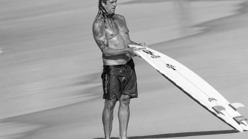 Morre Dadá Figueiredo, ícone do surfe brasileiro, aos 61 anos