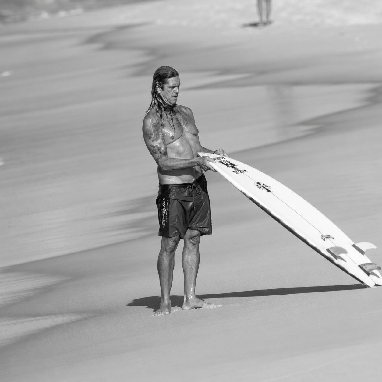 Morre Dadá Figueiredo, ícone do surfe brasileiro, aos 61 anos