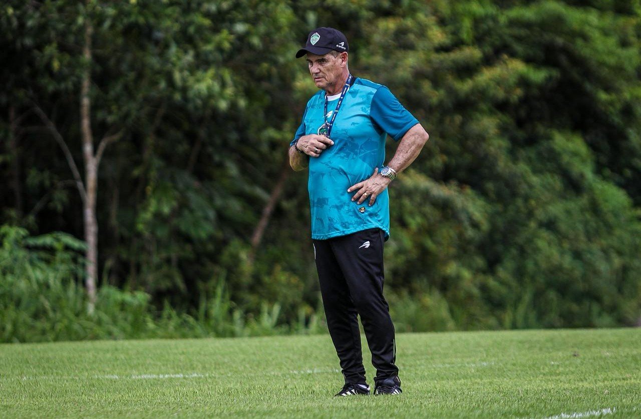 União São João anuncia contratação de Paulo Roberto Santos para temporada 2027