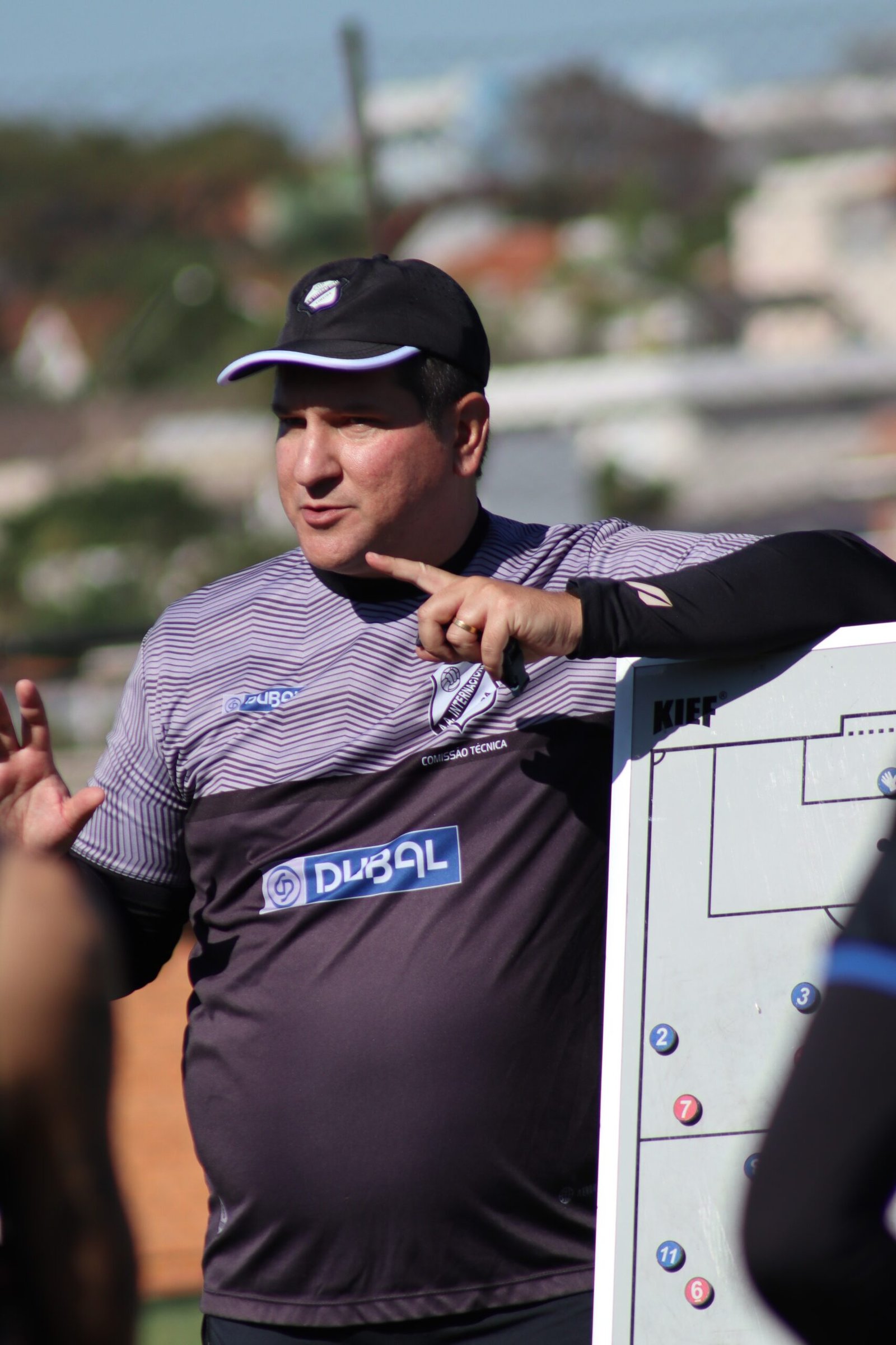Perto do acesso com a Inter na Série C, técnico lembra Guarani, seu ex-time: “Nem se classificou”