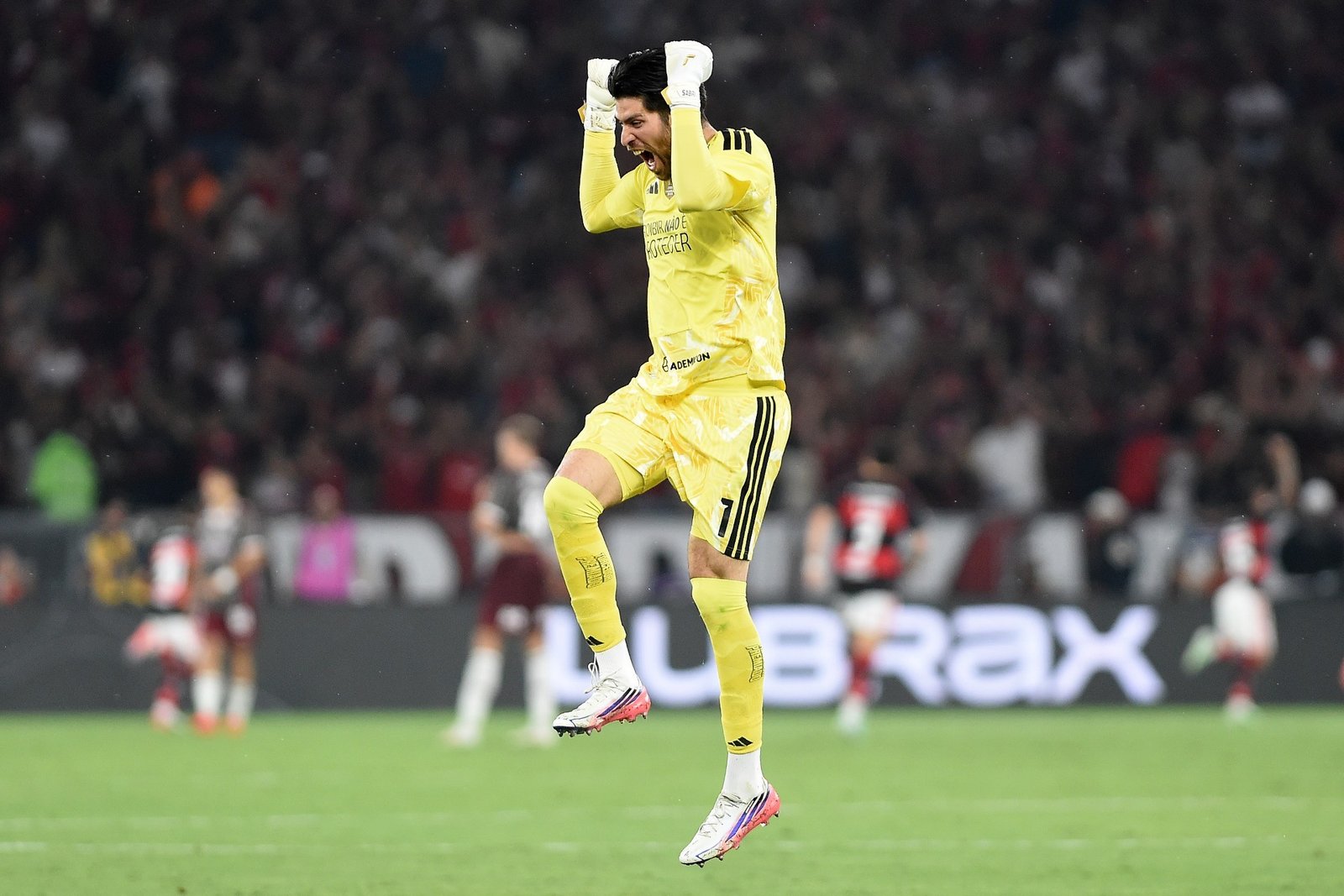 Rossi espera renovação no Flamengo e reflete sobre posição: “Convivemos com erros e temos de saber lidar”