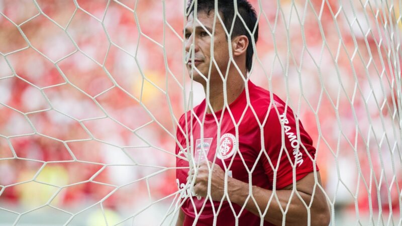 Ídolo do Inter, Índio lembra Gre-Nal mais marcante e provoca Victor: “Deve sonhar bastante”
