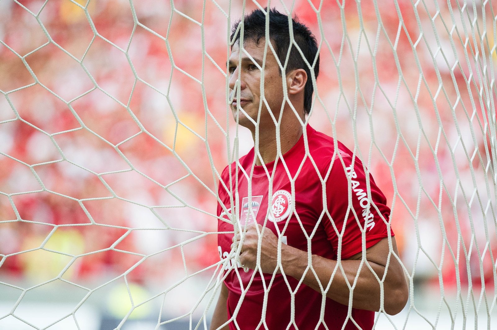 Ídolo do Inter, Índio lembra Gre-Nal mais marcante e provoca Victor: “Deve sonhar bastante”
