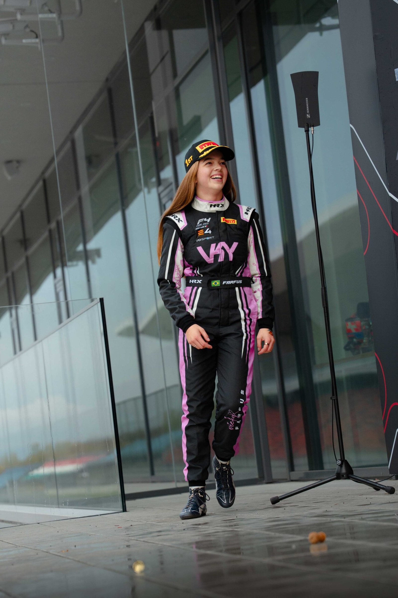 Vicky Farfus estreia na F4 Brasil em Interlagos e conta como concilia escola em Mônaco e viagens