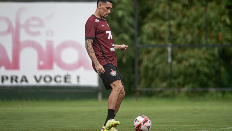 Cacá, Baralhas e Renê são relacionados para jogo do Vitória contra o Coritiba