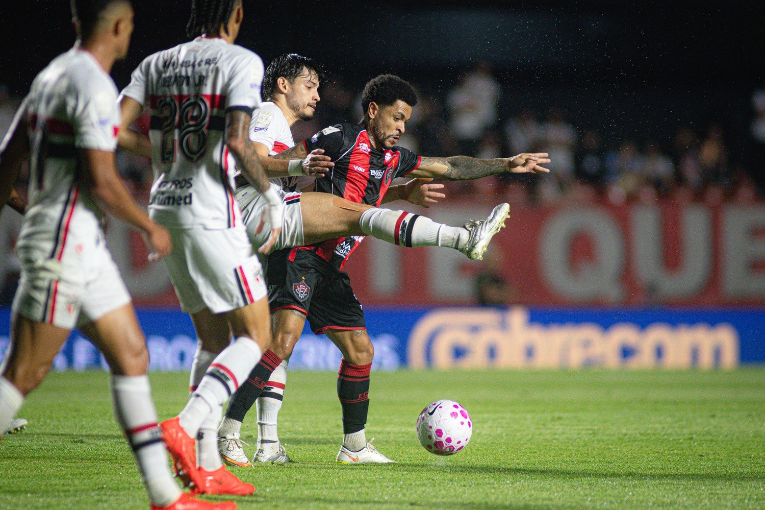 São Paulo 2 x 1 Vitória: assista aos gols e aos melhores momentos