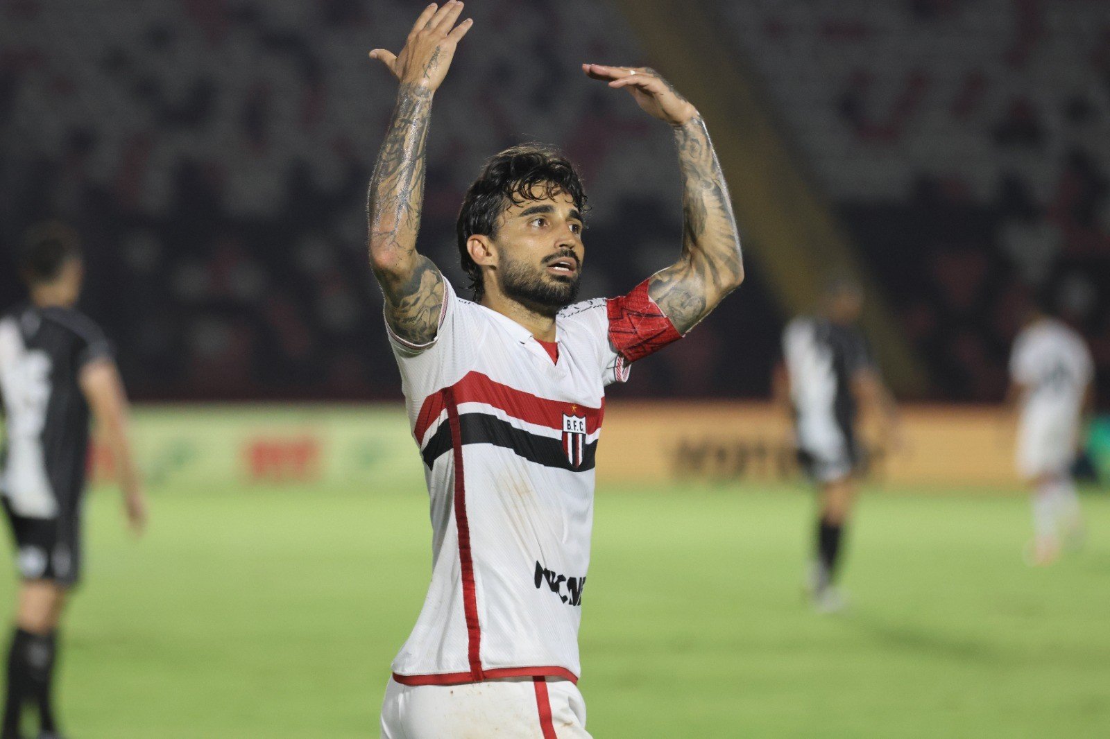 Brey deixa permanência no Botafogo-SP em aberto: “Agora que a gente vai pensar nisso”