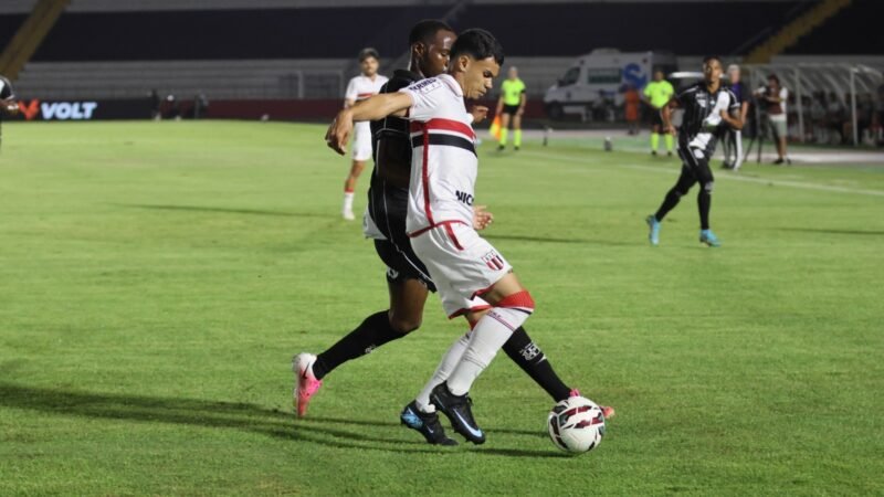 Pedrinho ganha nova chance entre titulares do Botafogo-SP e é elogiado
