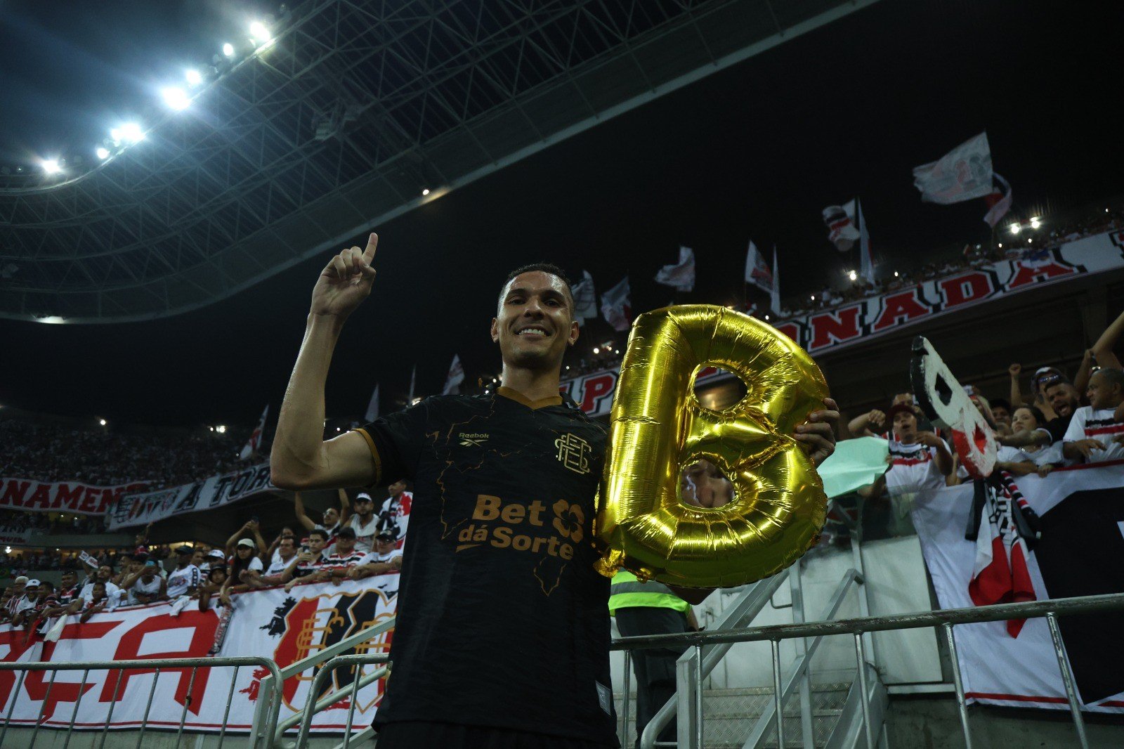 No lugar e na hora certa: Matheus Vinícius é protagonista na reta final da Série C com o Santa Cruz