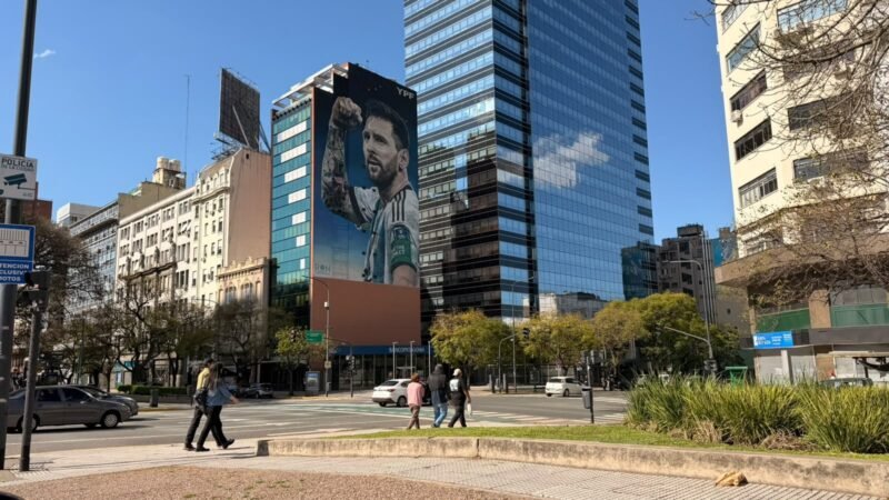 Messi por toda parte: Buenos Aires transforma ídolo em atração urbana