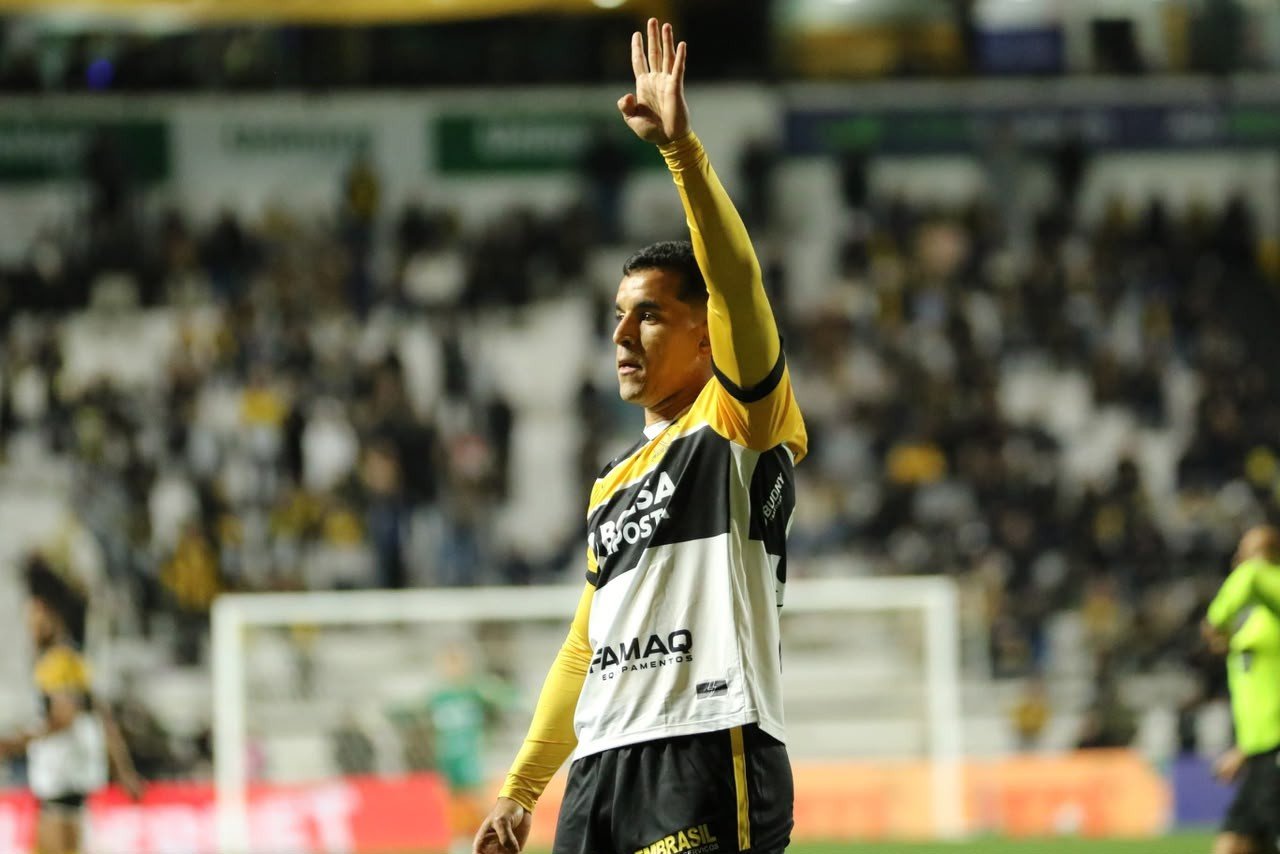 Com sete finais na Série B, atacante do Criciúma prega cautela: “Um jogo de cada vez”