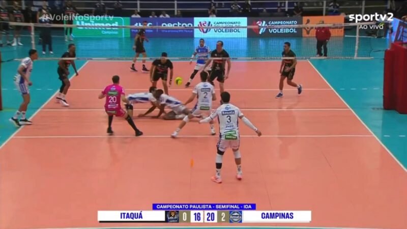 Jogadores do Campinas saem de ambulância após choque de cabeça na semifinal do Paulista de vôlei; vídeo