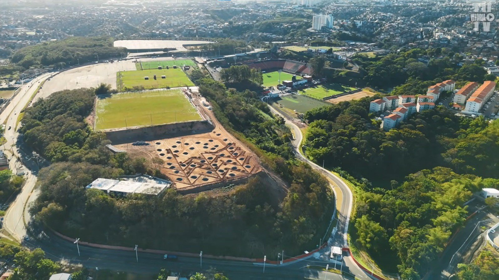 Com arquibancada para cinco mil e três campos, Vitória atualiza obras de novo CT para feminino e base