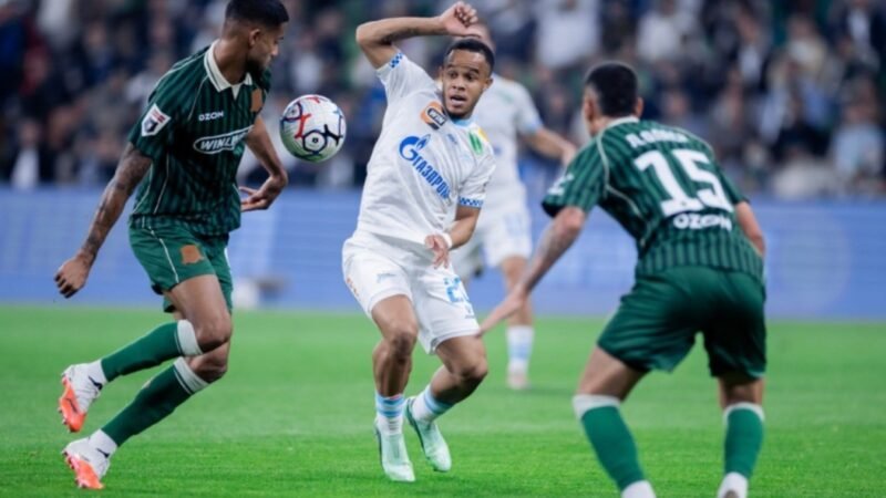 Pedrinho dá duas assistências em 100º jogo pelo Zenit e brilha em confronto direto pelo título russo