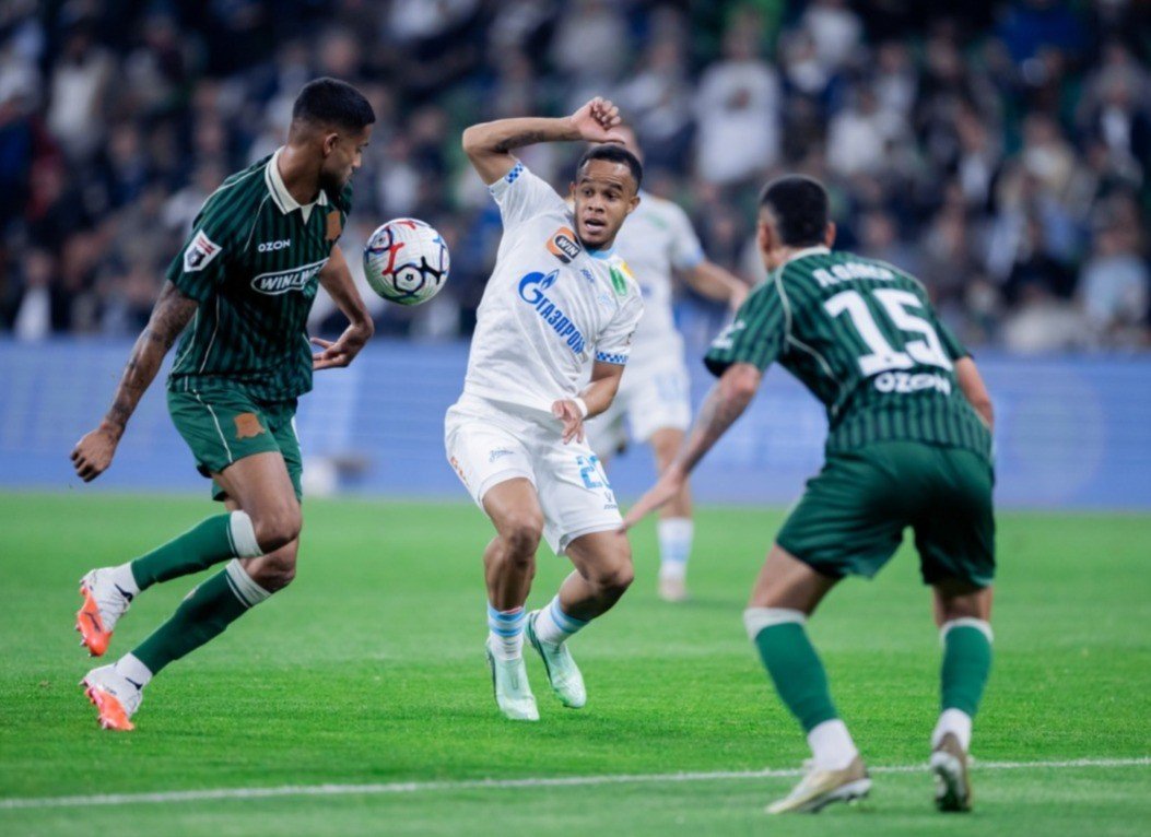 Pedrinho dá duas assistências em 100º jogo pelo Zenit e brilha em confronto direto pelo título russo
