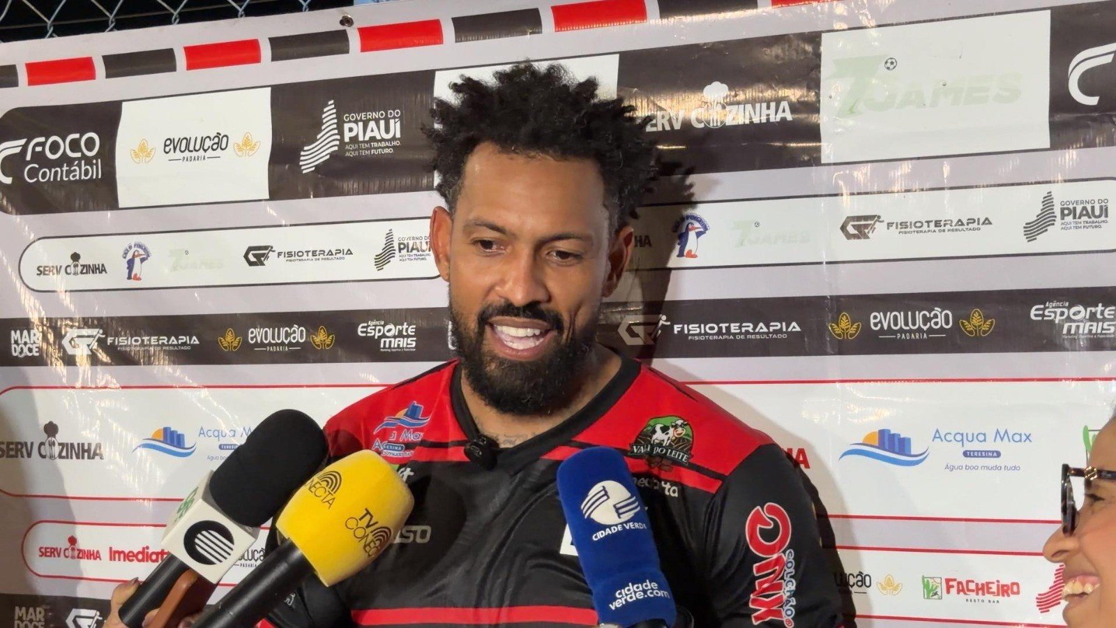 Atacante marca, dança e provoca rival em final da Segundona no PI: “Sou matador de galinha”