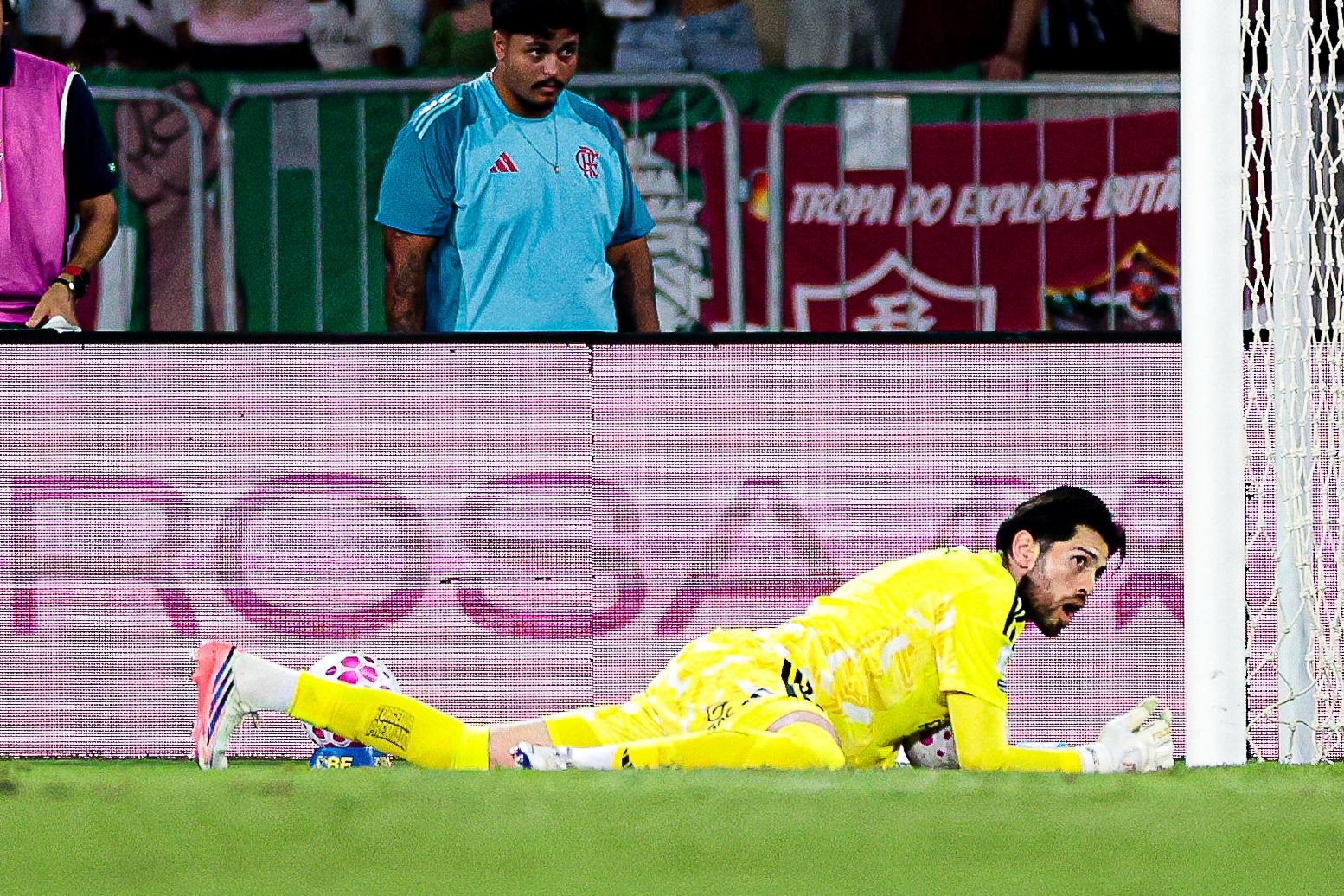 Rossi vê gol contra o Santos como falha coletiva e rebate críticas no Flamengo: “Um pouco cruel”
