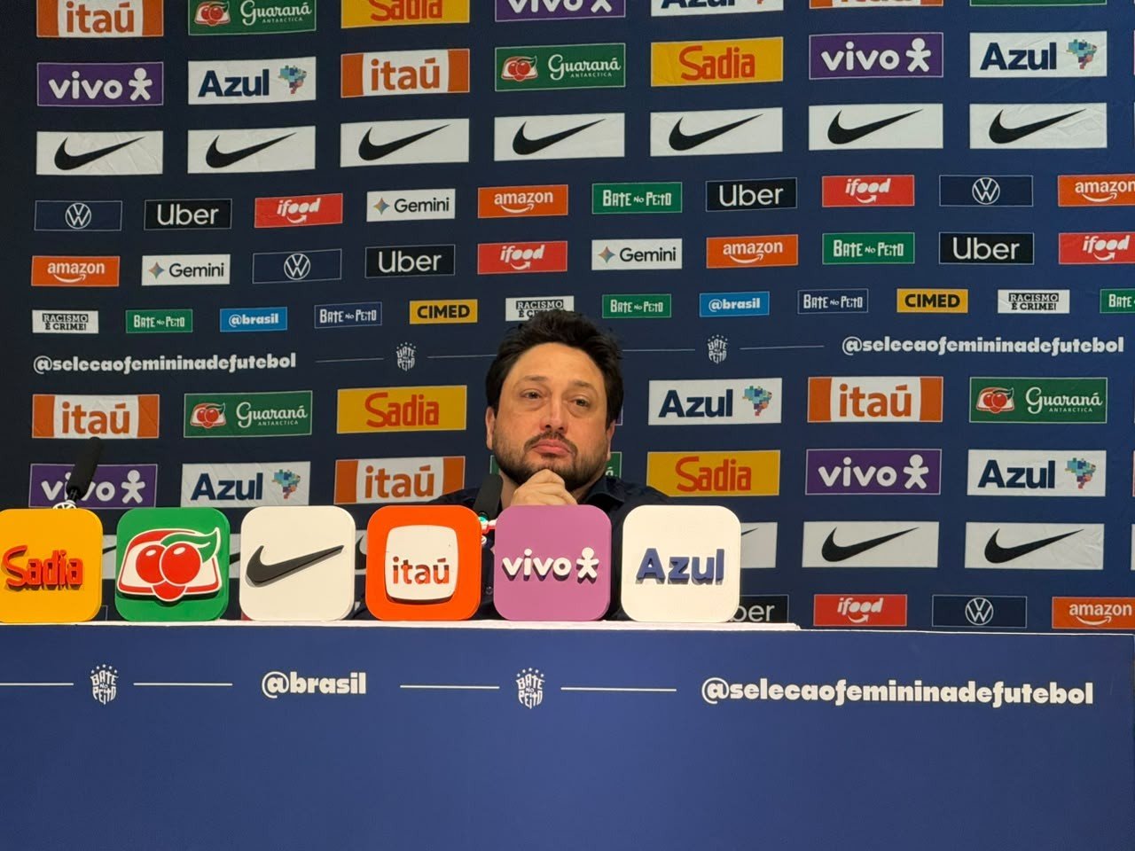 Arthur Elias diz que fez cobrança em papo com a Seleção após empate: “Tomou gols muito evitáveis”