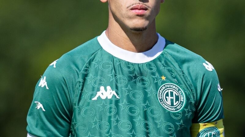Guarani renova contrato com artilheiro da base