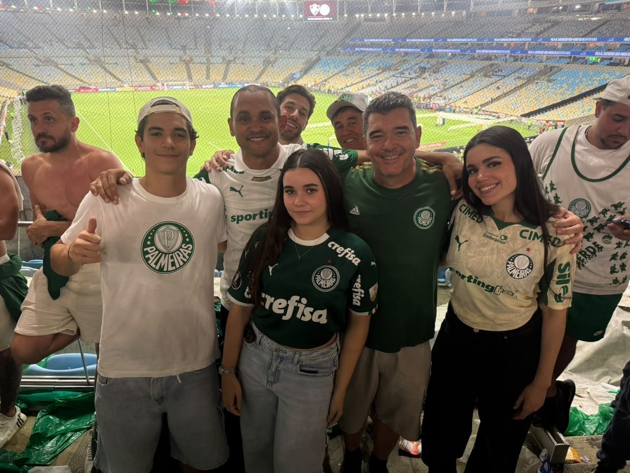 Artilheiro da Libertadores de 2006 pelo Palmeiras, Washington vive noite de torcedor no Maracanã