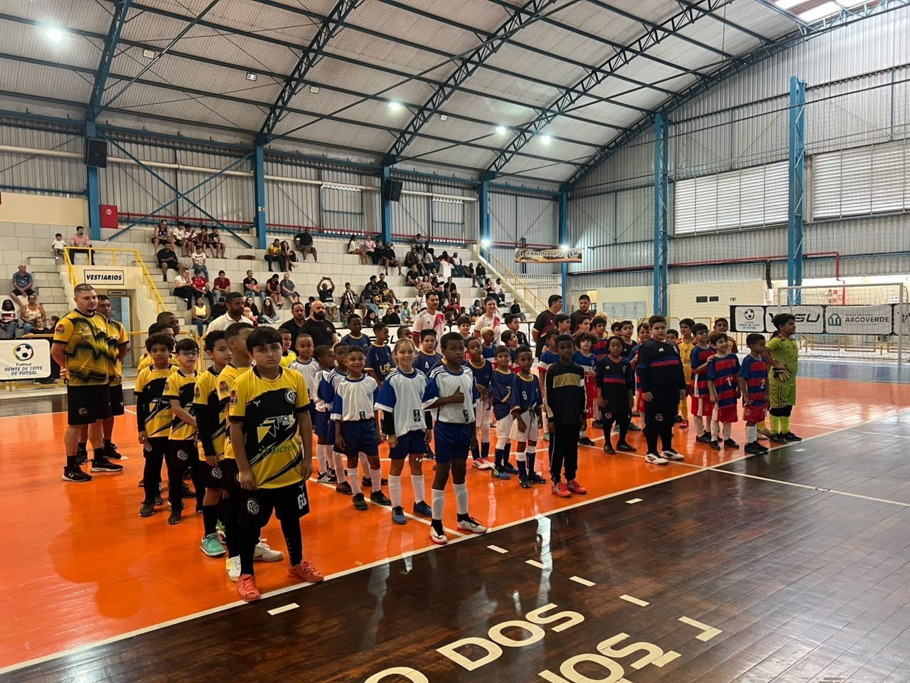 Volta Redonda e Levy Gasparian recebem etapas do Dente de Leite de Futsal