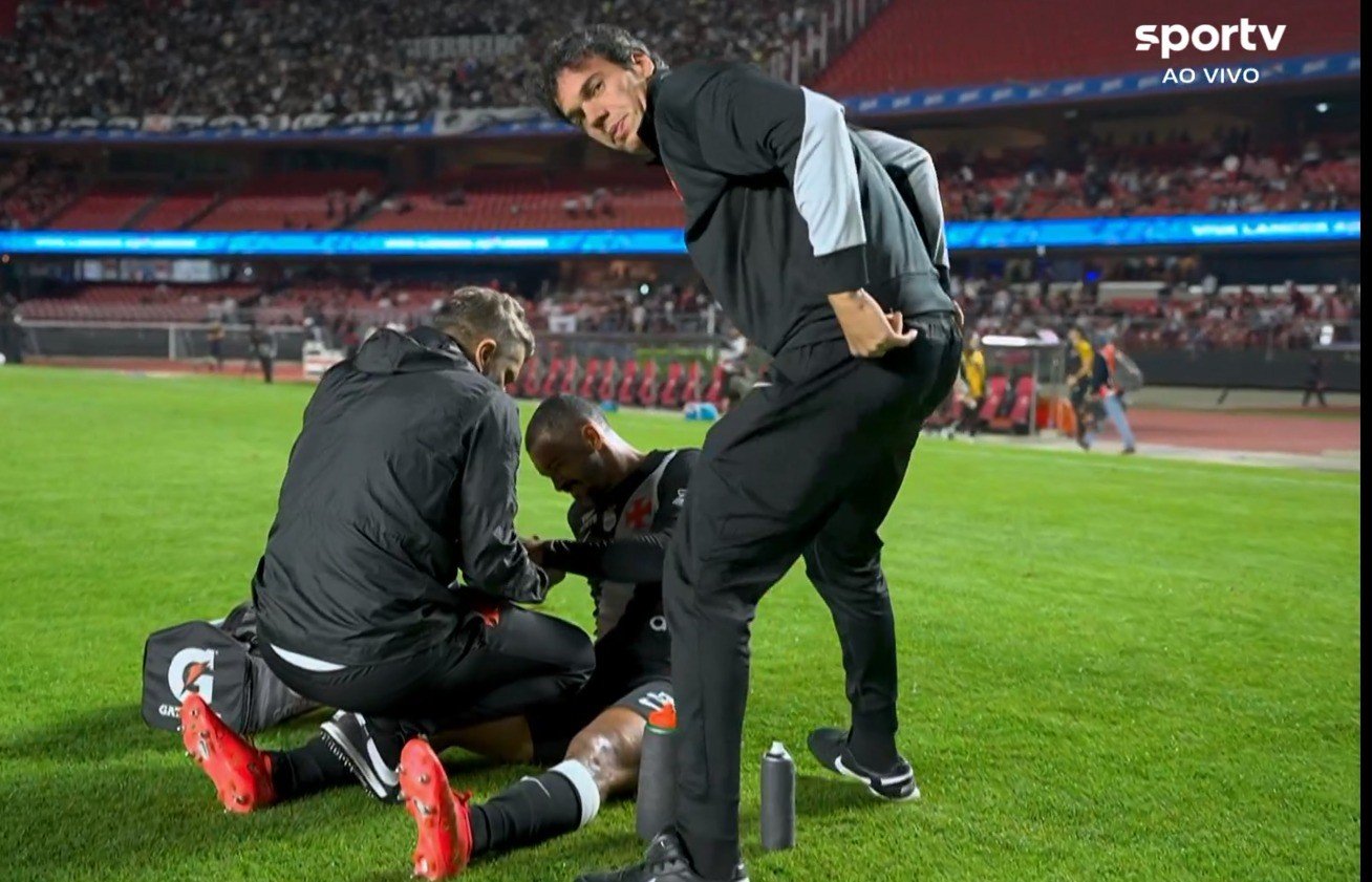 Paulo Henrique é substituído com dores no quadril e preocupa o Vasco; veja vídeo