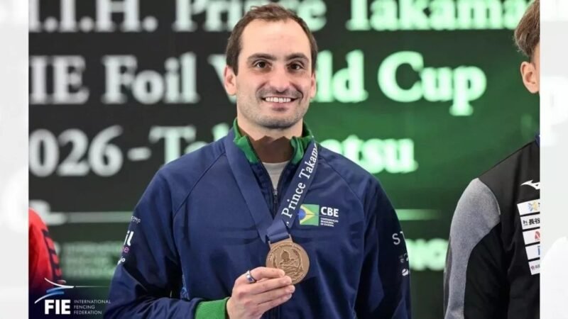 Guilherme Toldo supera número 2 do mundo e conquista o bronze na Copa do Mundo de esgrima
