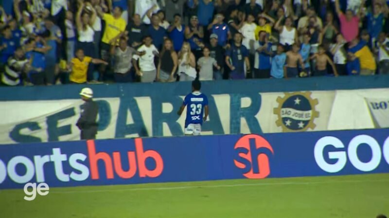 Da expulsão por urinar no banco de reservas ao gol do título: Micael festeja final feliz na Copa Paulista