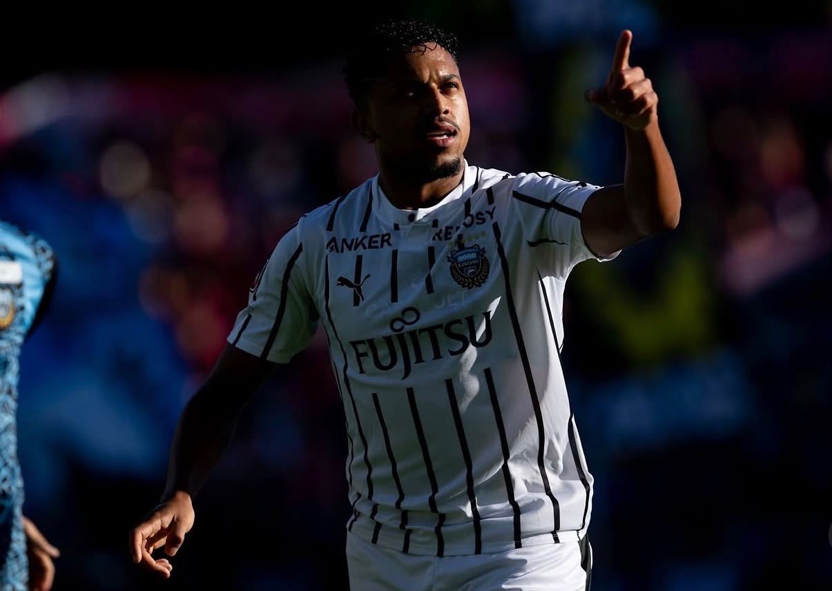 Zagueiro brasileiro vive fase artilheira no Japão com três gols em cinco jogos