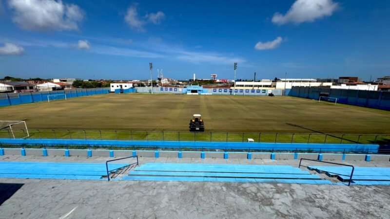 Confiança promove nova revitalização no gramado do Estádio Sabino Ribeiro