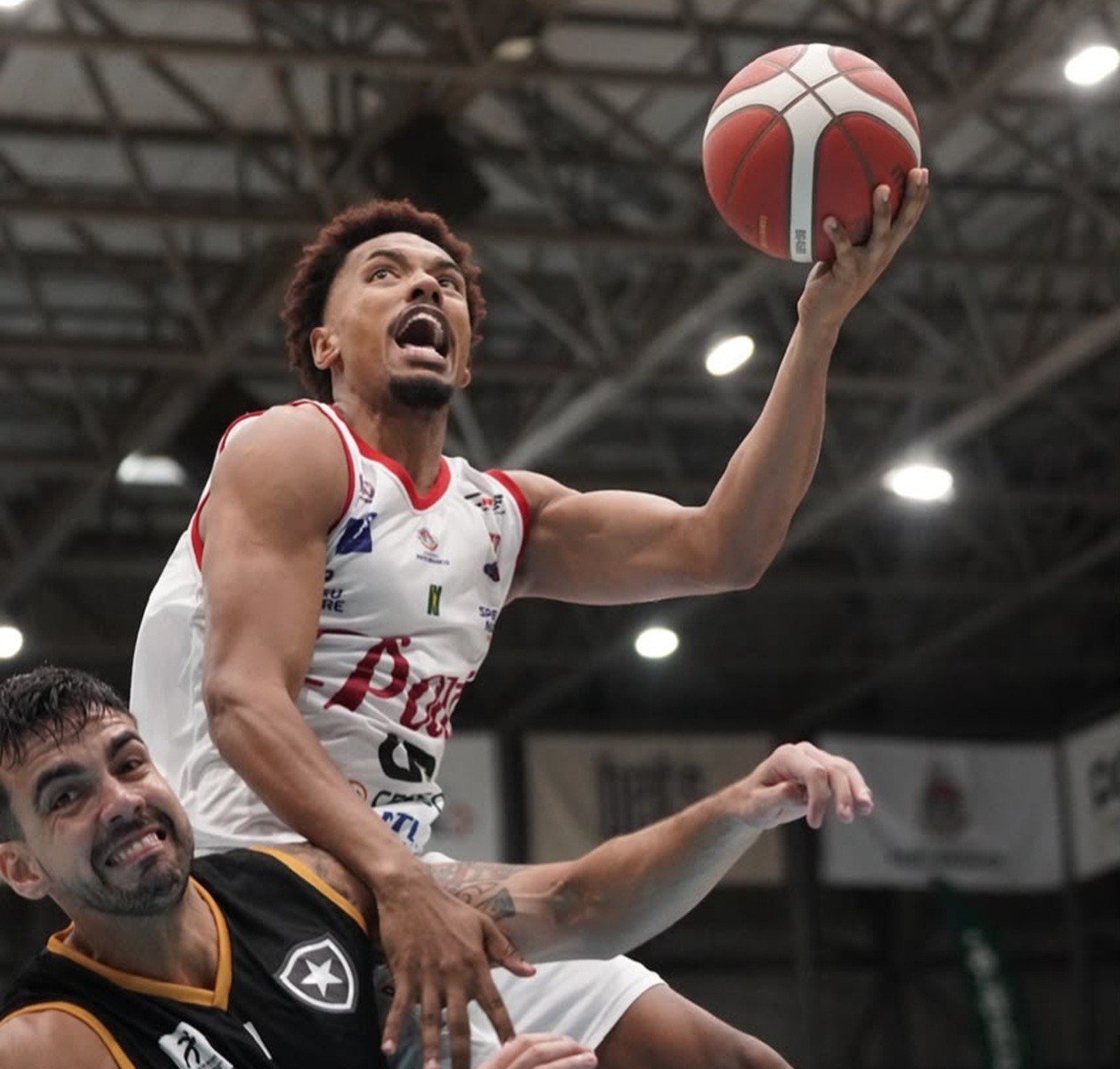 Pato Basquete vira com enterrada no fim e vence o Botafogo pelo NBB