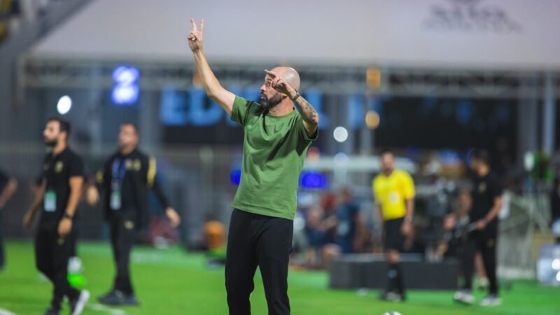 Ex-analista da Seleção celebra campanha como treinador na Arábia Saudita