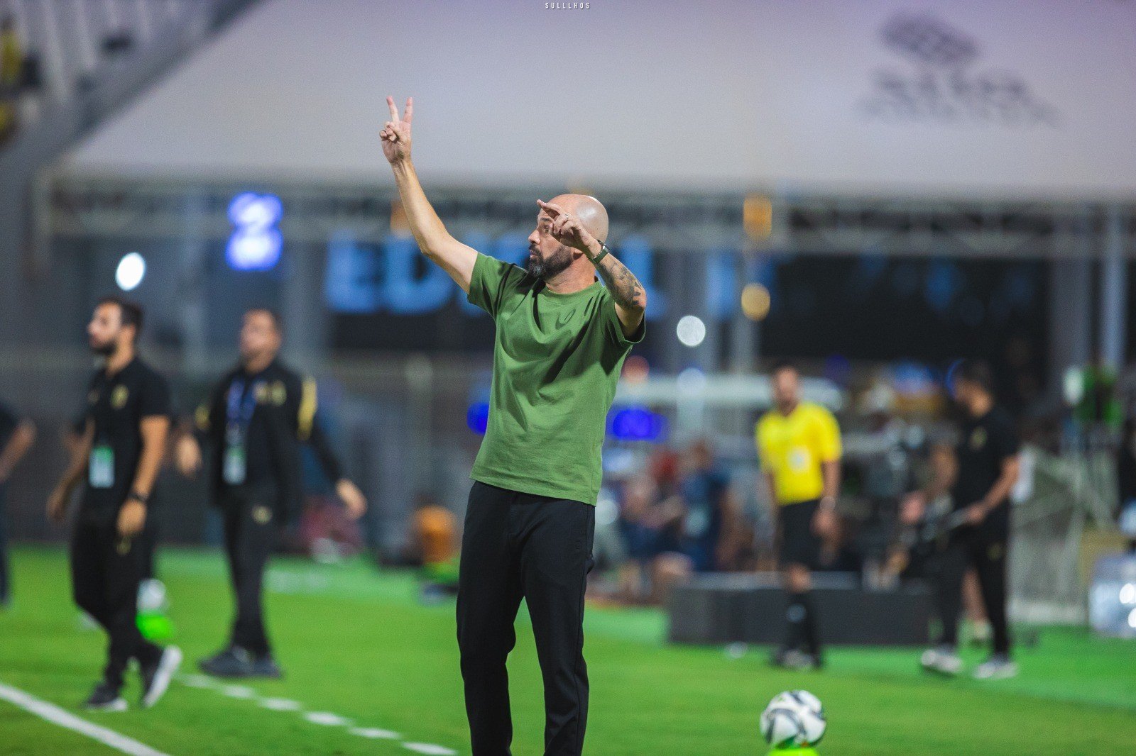 Ex-analista da Seleção celebra campanha como treinador na Arábia Saudita